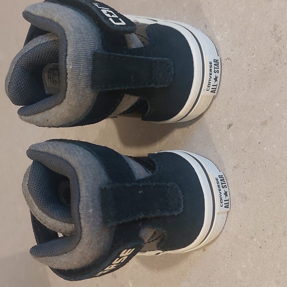 NWT, Converse, Size 7, Black and White Kids Sneakers - Picture 5 of 10